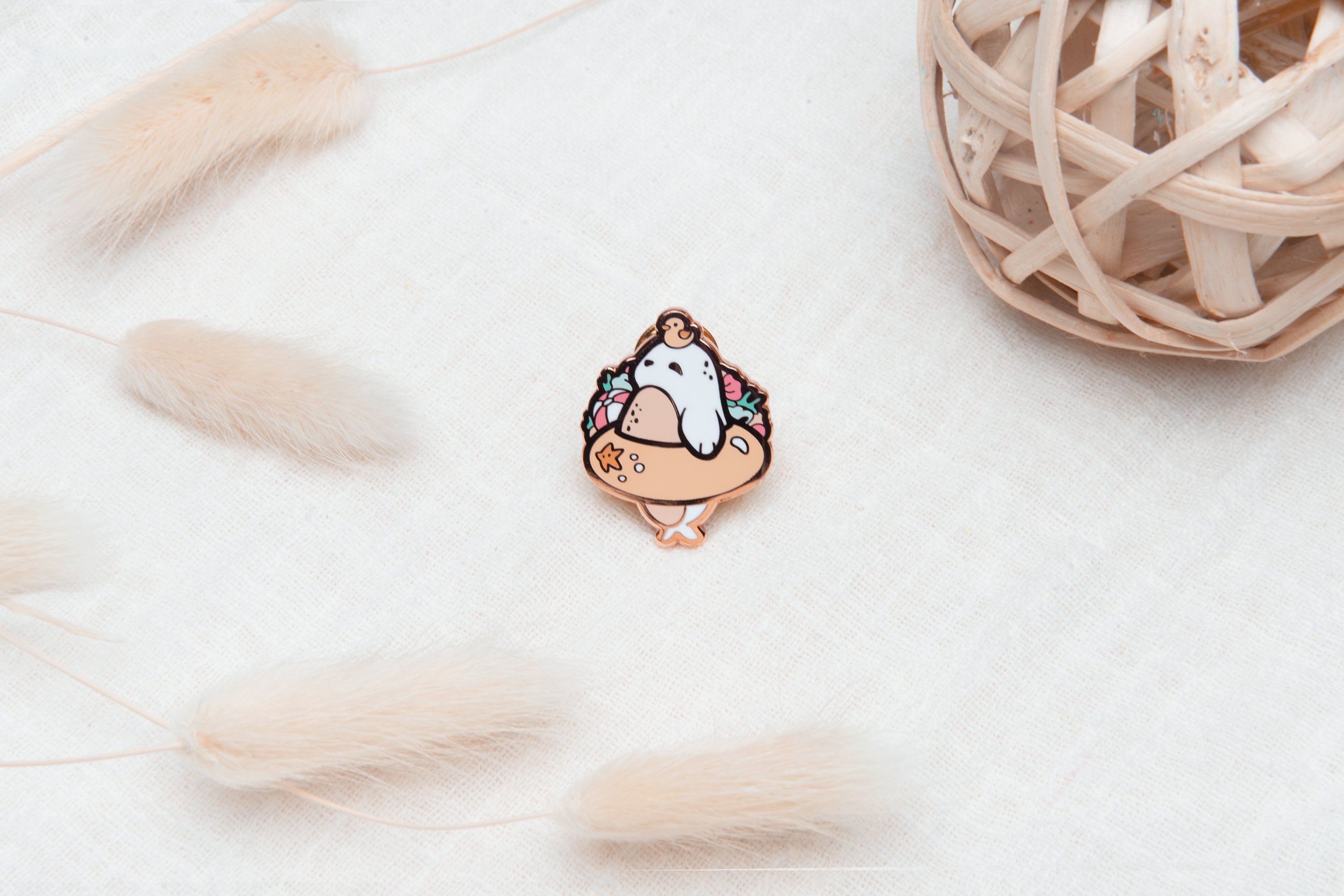 miamouz-sweet-summer-seal-emaille-pin-robbe-normal-kupfer image 2