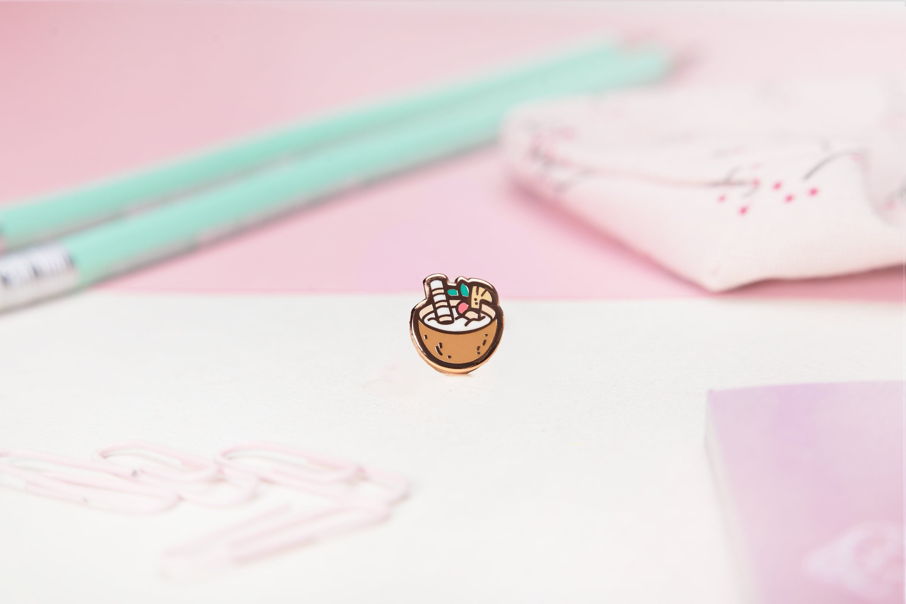miamouz-coconut-pina-colada-emaille-pin-15-mm image 2