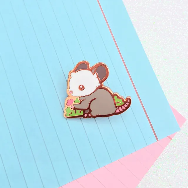 miamouz-opossum-flower-emaille-pin-30x26mm-kupfer image 1