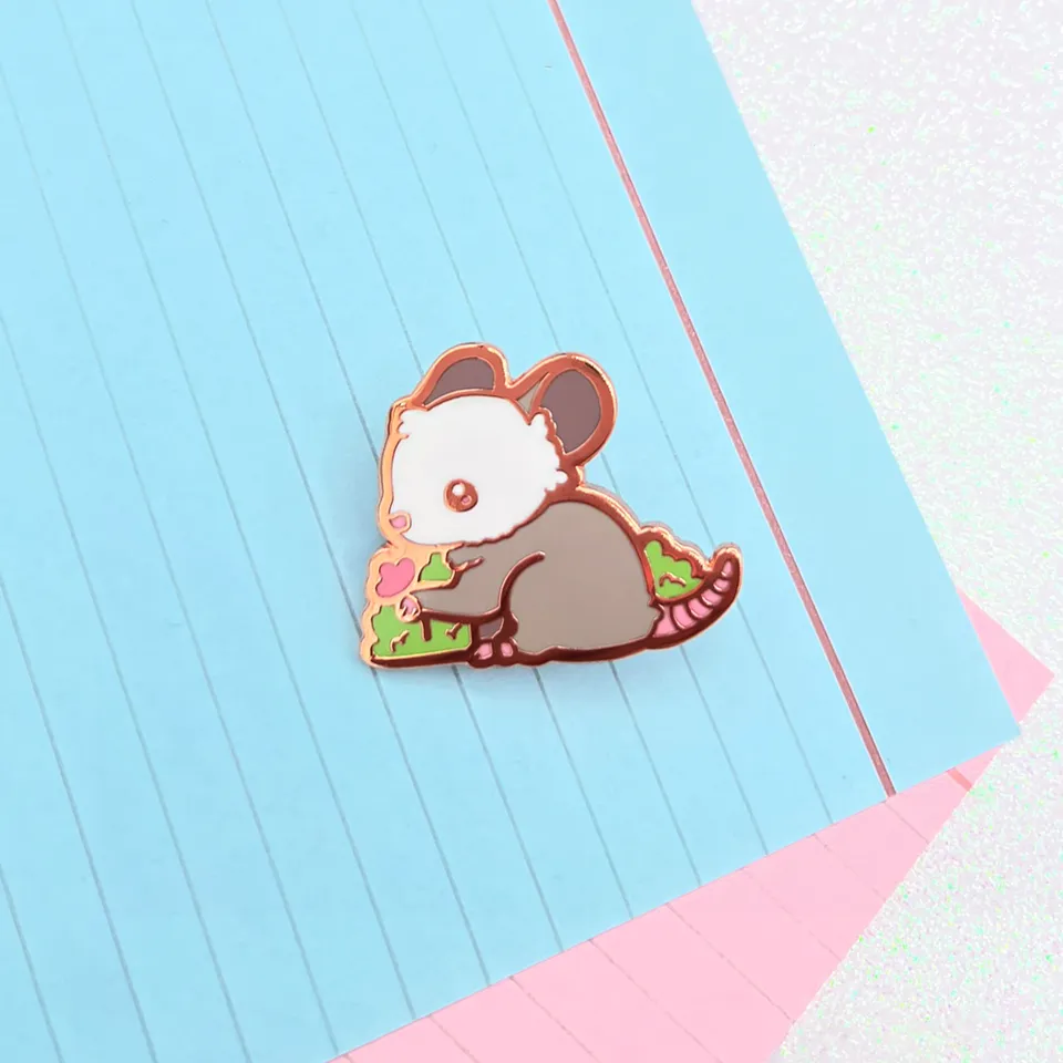 miamouz-opossum-flower-emaille-pin-30x26mm-kupfer image 1