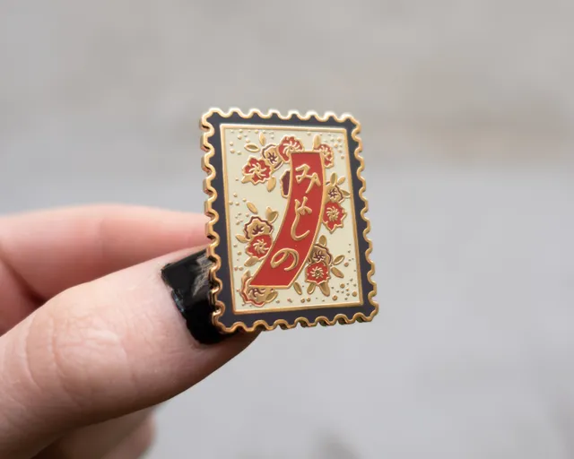 kabujiro-enamel-pins-hanafuda-stamp-banner-pin-35mm-gold image 1