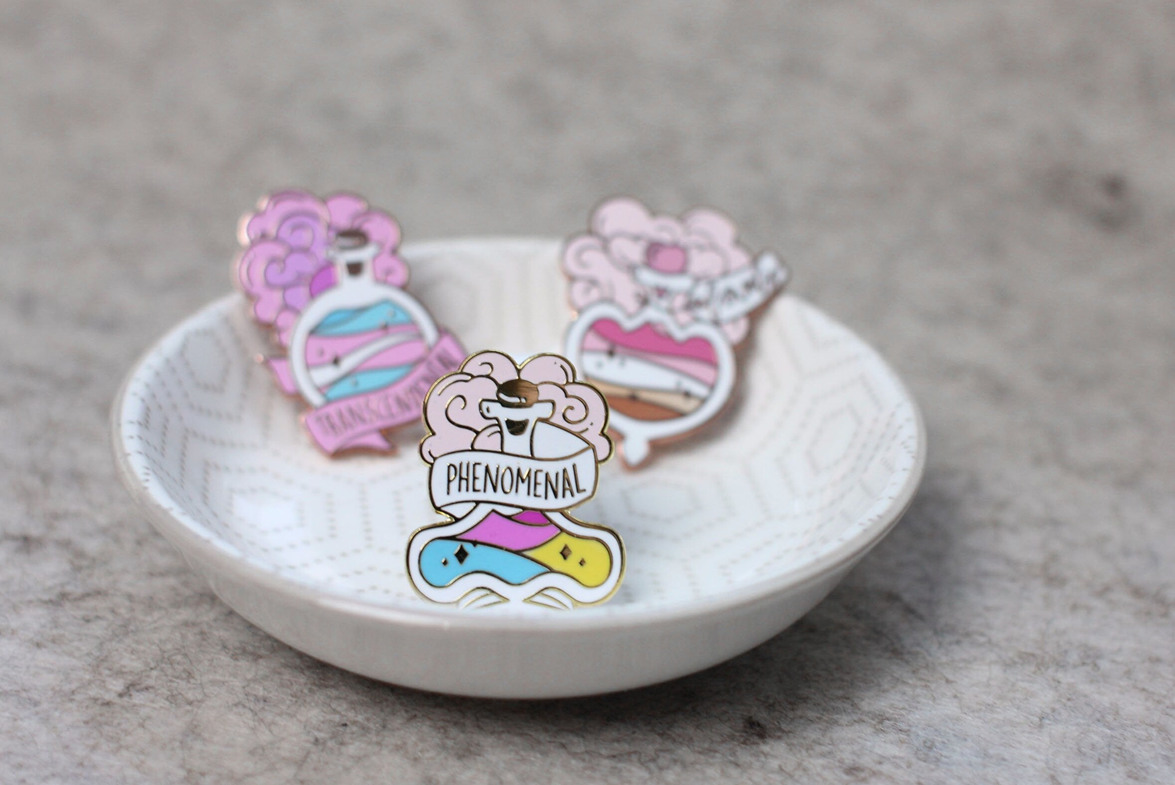 miamouz-pan-pride-potion-enamel-pin-pansexuell-gold image 4