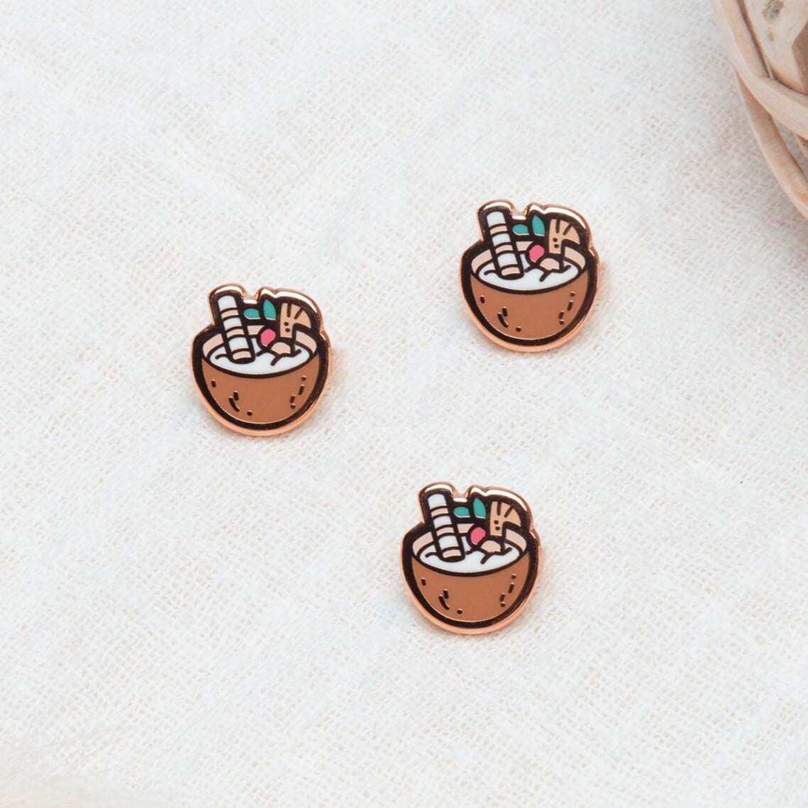 miamouz-coconut-pina-colada-emaille-pin-15-mm image 1