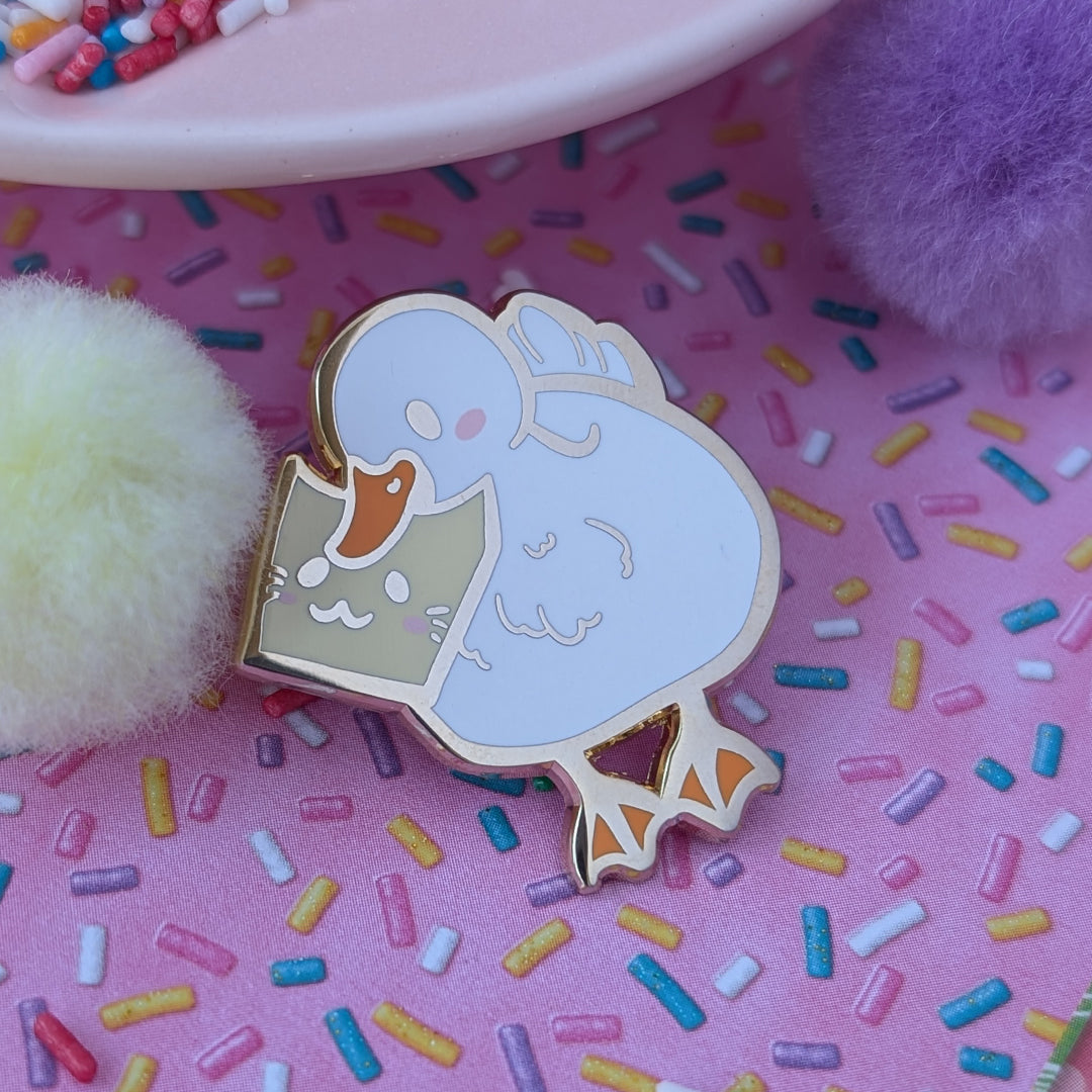 katzenjammerpins-duck-hard-enamel-pin-gold-2-8cm image 2