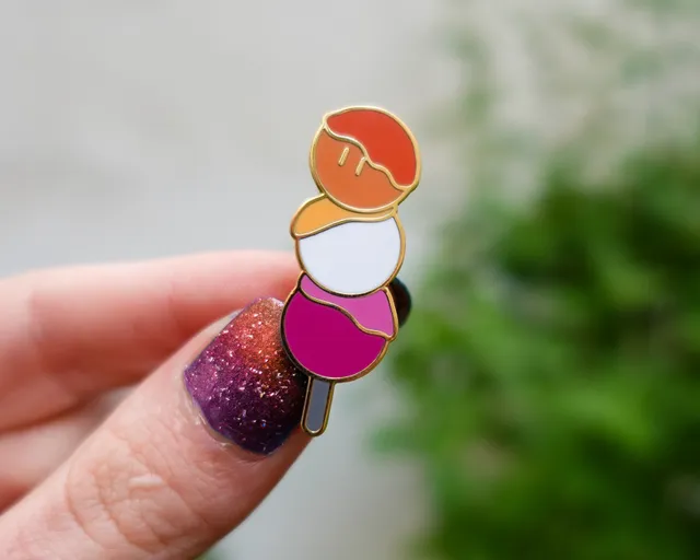 kabujiro-enamel-pins-pride-dango-emaille-pin-lesbian image 1