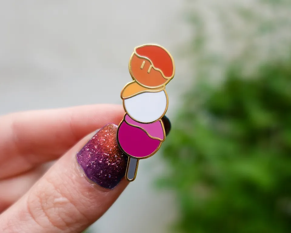 kabujiro-enamel-pins-pride-dango-emaille-pin-lesbian image 1