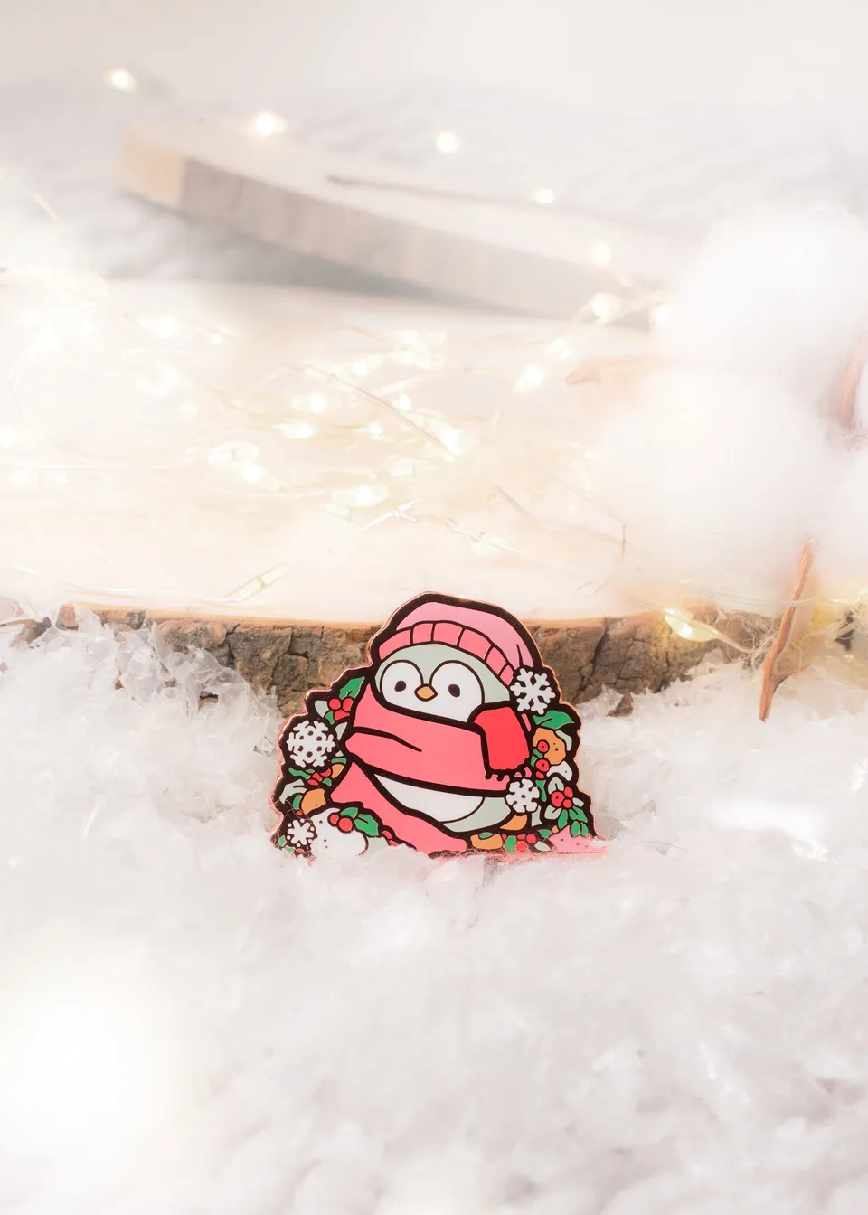 miamouz-winter-pinguin-emaille-pin-mit-schal-normal-quality image 1