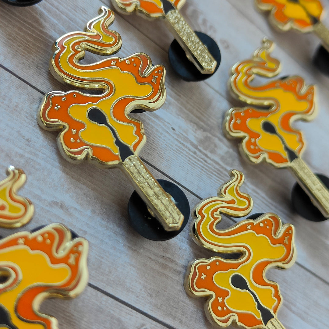 katzenjammerpins-enchanted-match-bp241-57-emaille-pin-glow image 2