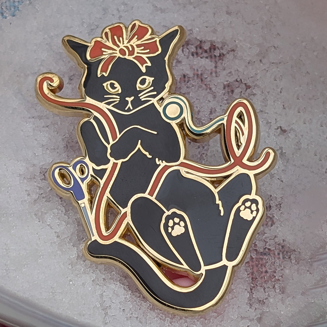 katzenjammerpins-gift-cat-pin-schwarz-hard-enamel image 2