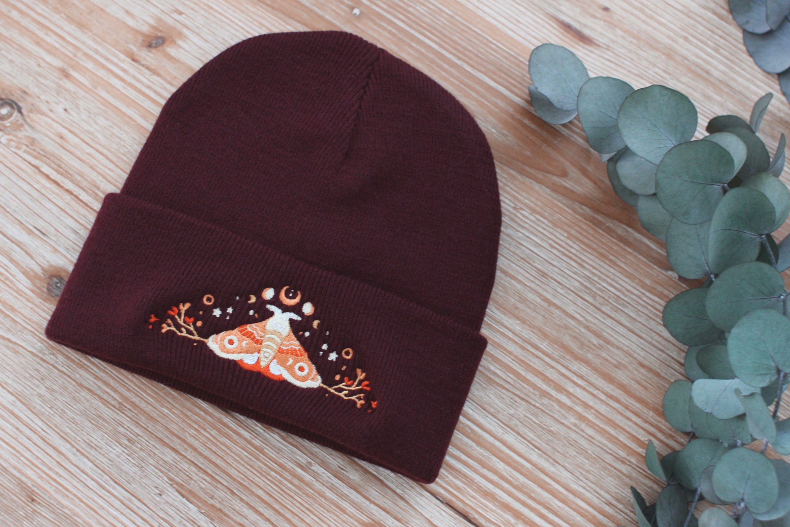 miamouz-beanies-moon-moth-beanie-m-tze-dunkelrot-bestickt image 5