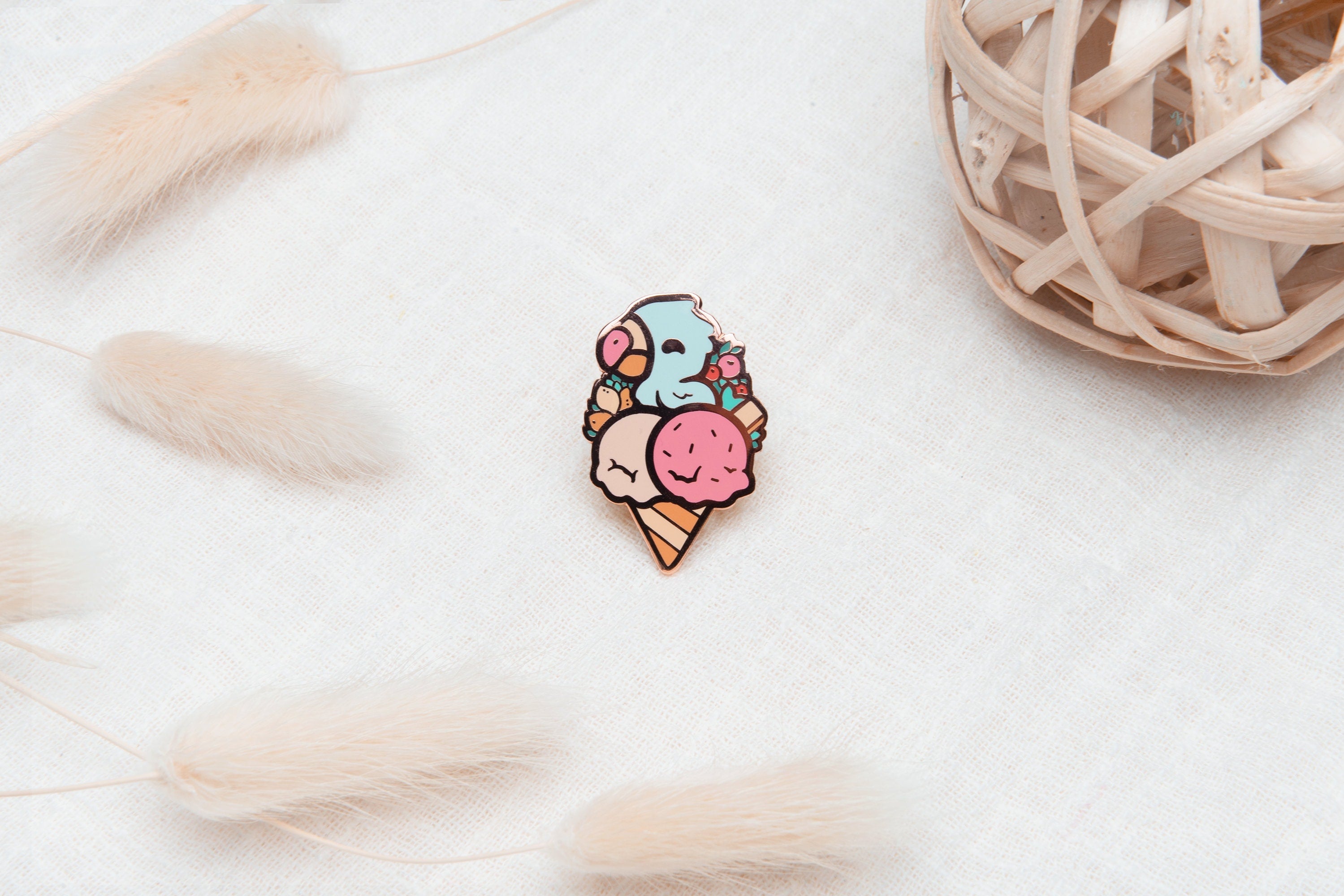 miamouz-summer-ice-cream-emaille-pin-tukan-36x24mm image 2