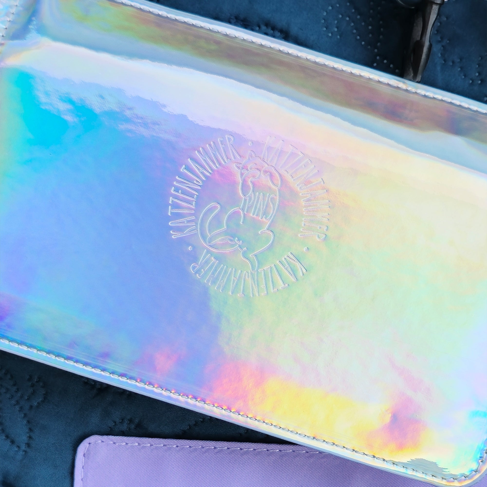 katzenjammerpins-ita-bag-bauchtasche-holo-fenster image 5