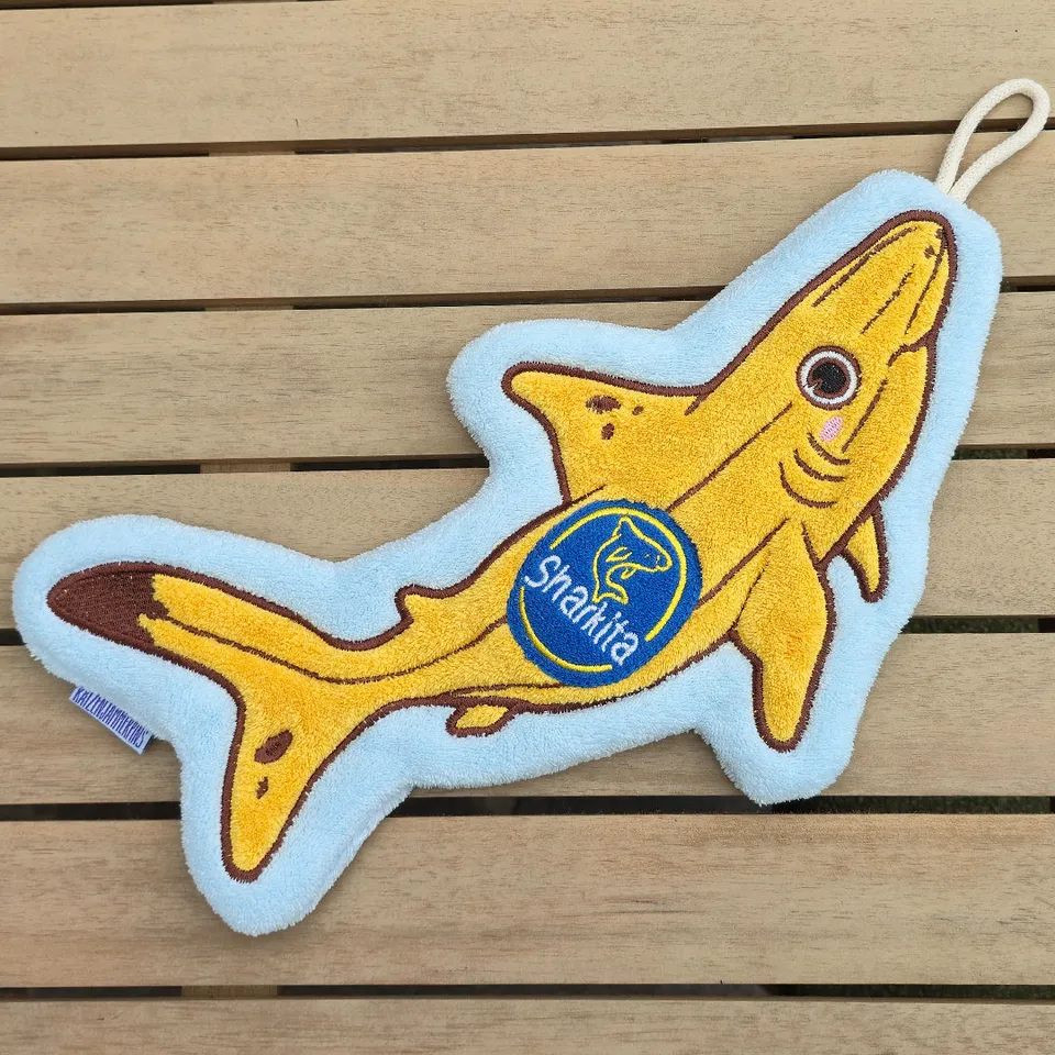 katzenjammerpins-sharkita-handtuch-mikrofaser-30-35-cm image 1