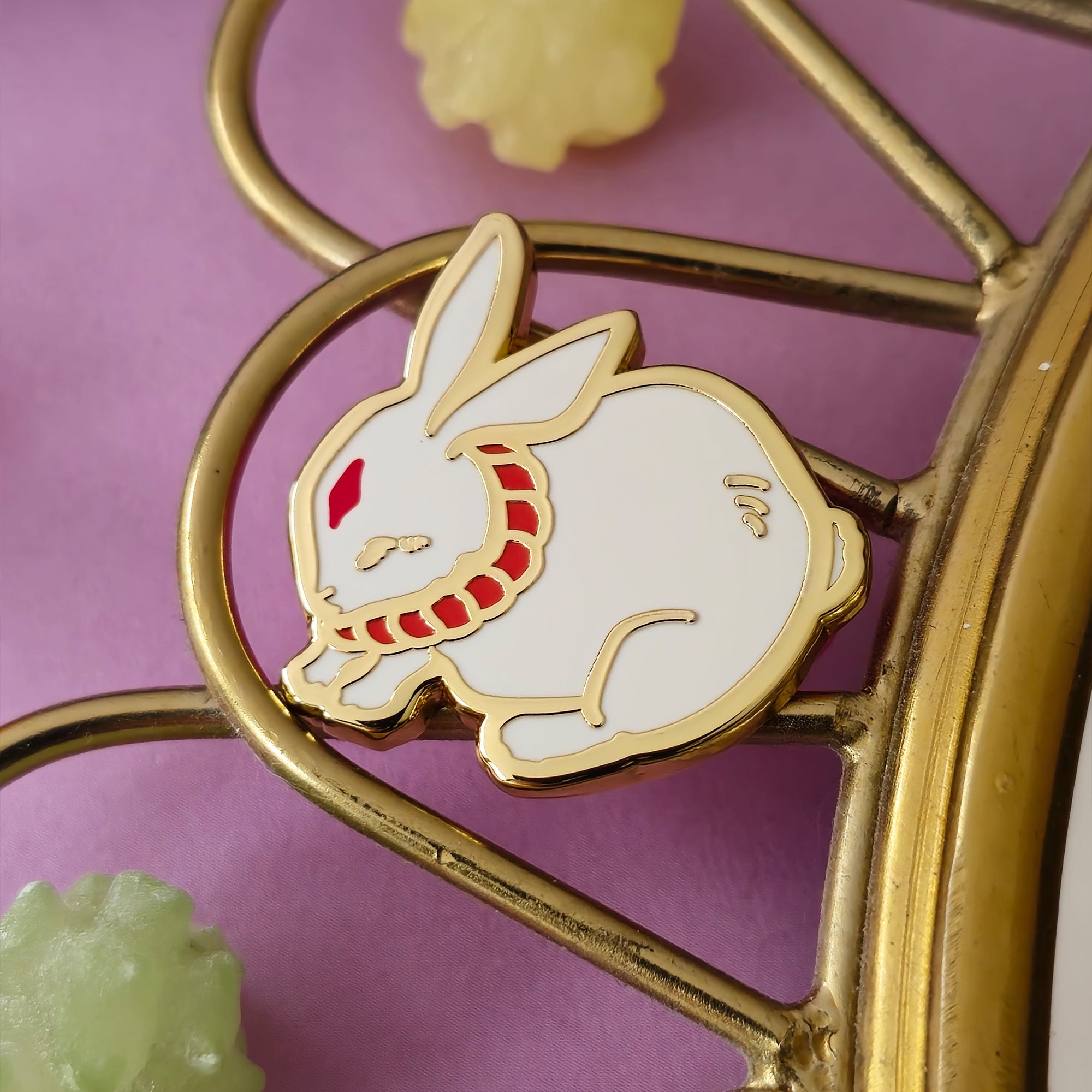katzenjammerpins-bunny-emaille-pin-schwarz-gold-2-9-cm image 3