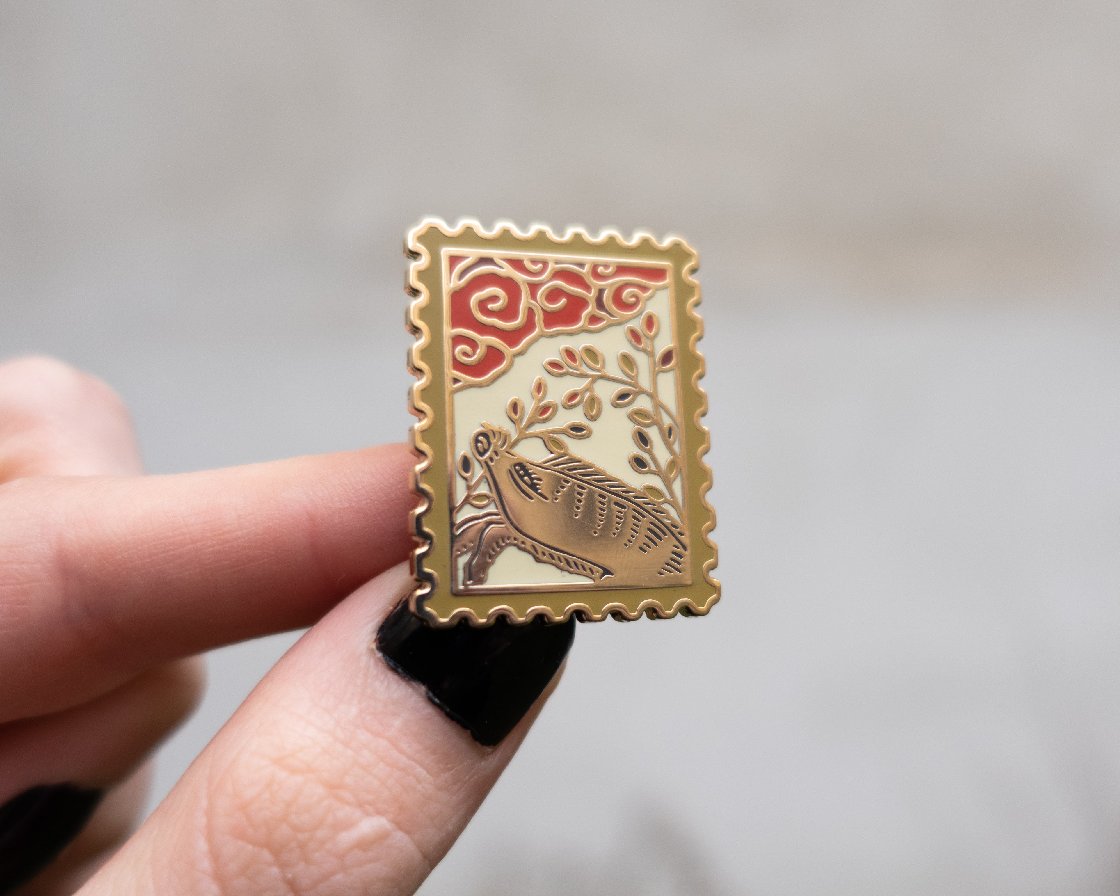 kabujiro-hanafuda-wild-boar-emaille-pin-35mm-gold image 2