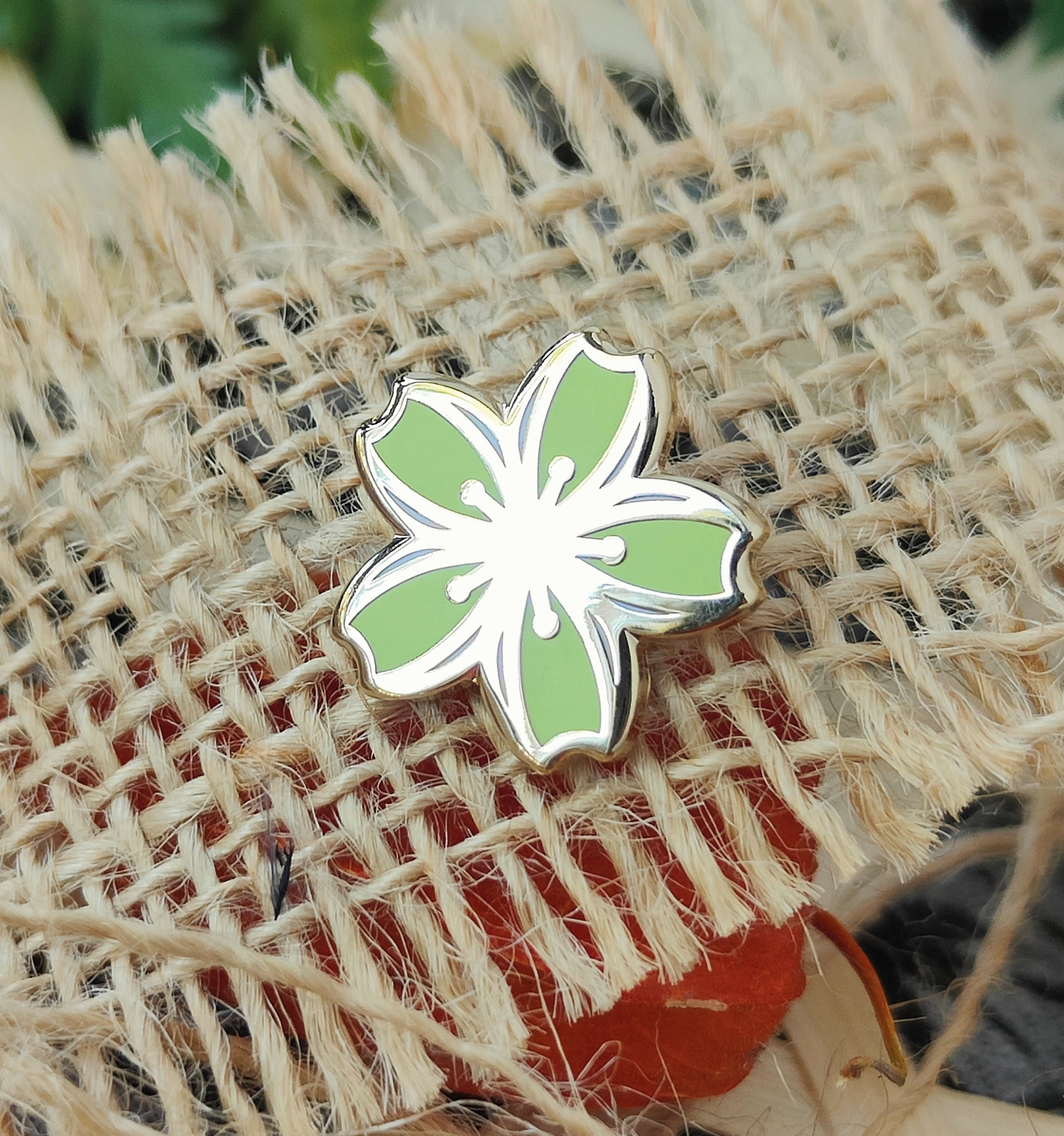katzenjammerpins-sakura-mini-pin-rosa-kirschbl-te-gold image 8