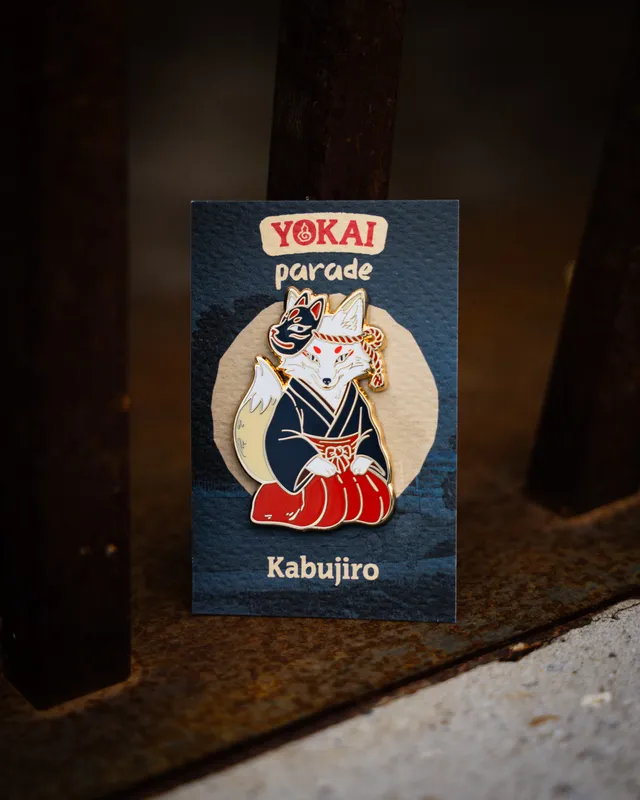 kabujiro-yokai-parade-kitsune-enamel-pin-34x50-mm-gold image 1