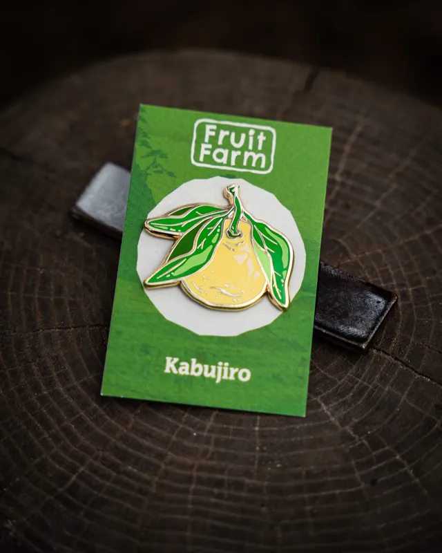 kabujiro-yuzu-fruit-farm-emaille-pin-45mm image 1