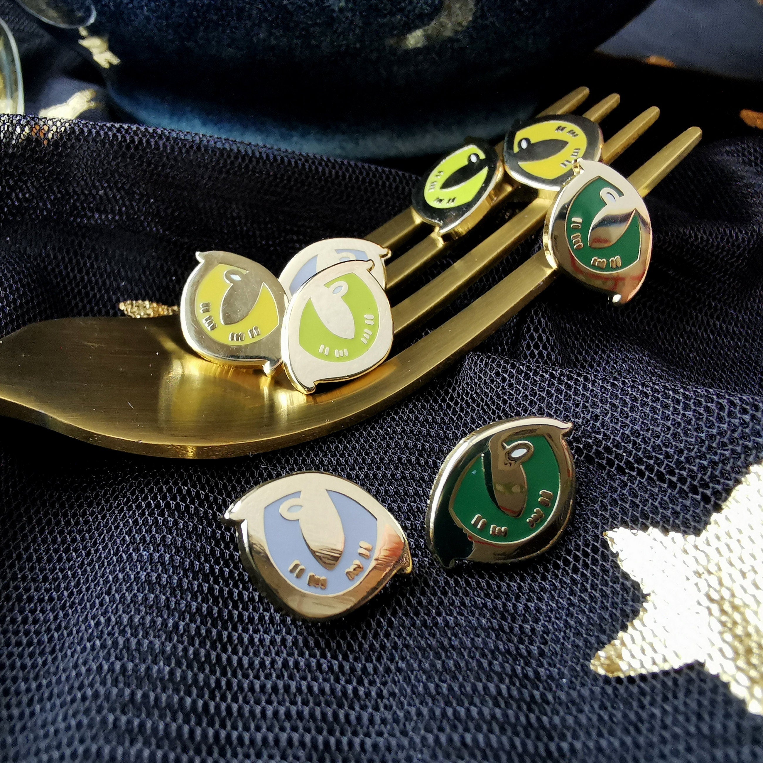 katzenjammerpins-cat-eyes-yokai-pin-anstecknadel-glow image 3