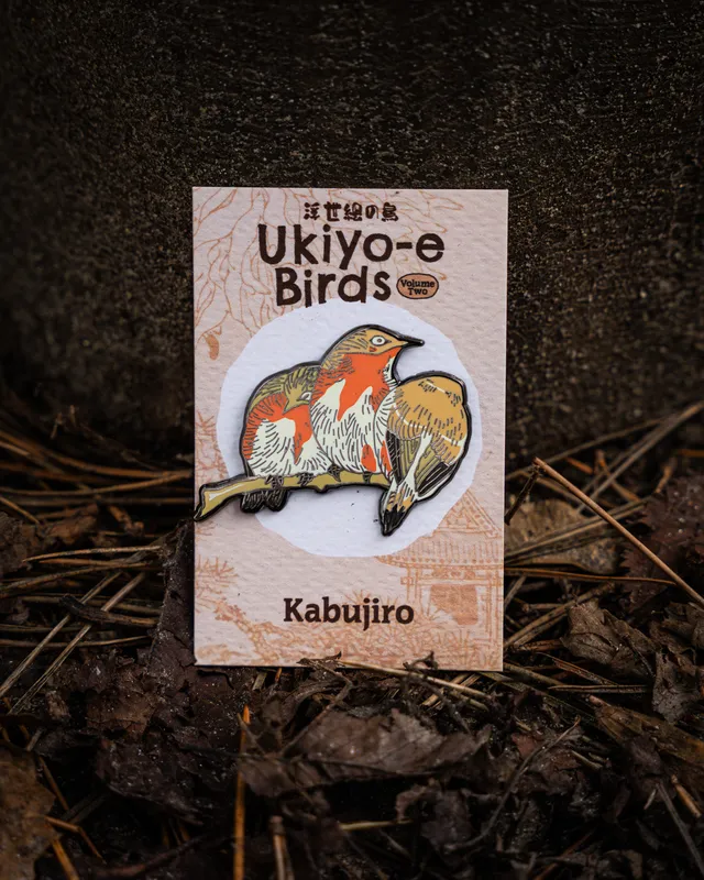 kabujiro-robin-ukiyo-e-bird-emaille-pin-42mm-schwarz image 1