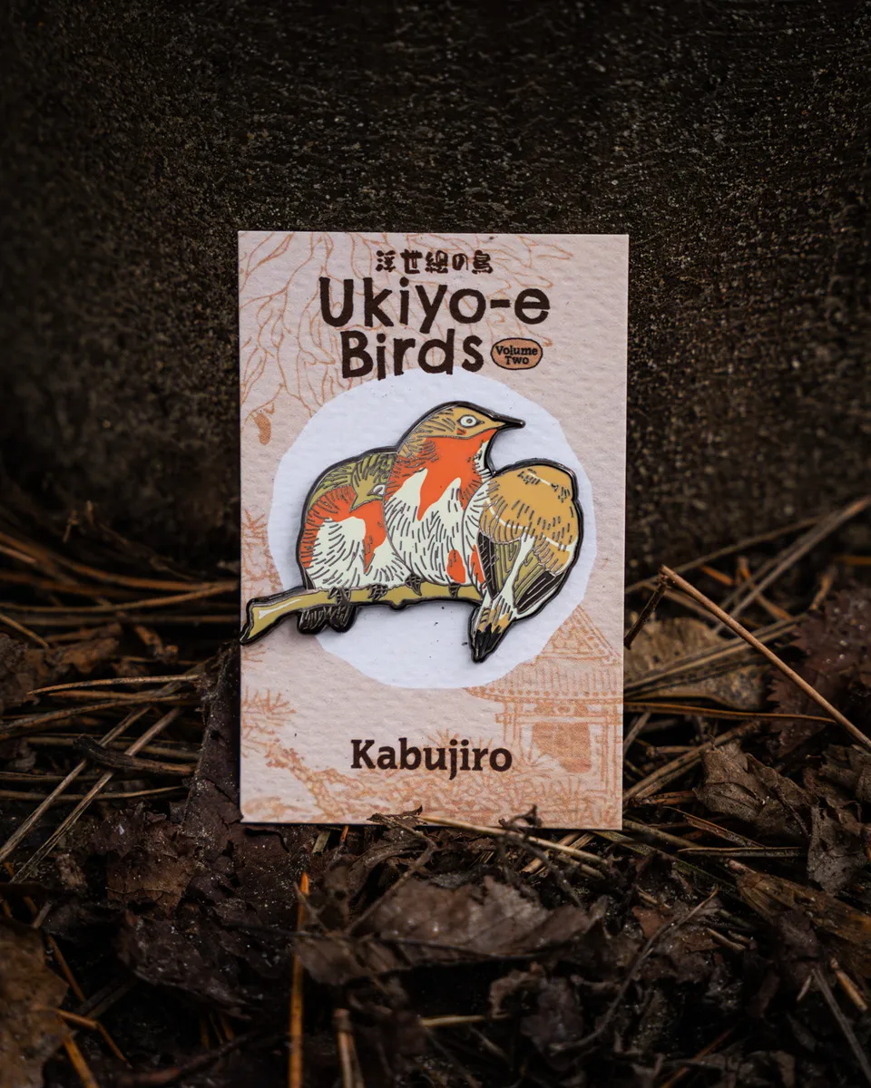 kabujiro-robin-ukiyo-e-bird-emaille-pin-42mm-schwarz image 1