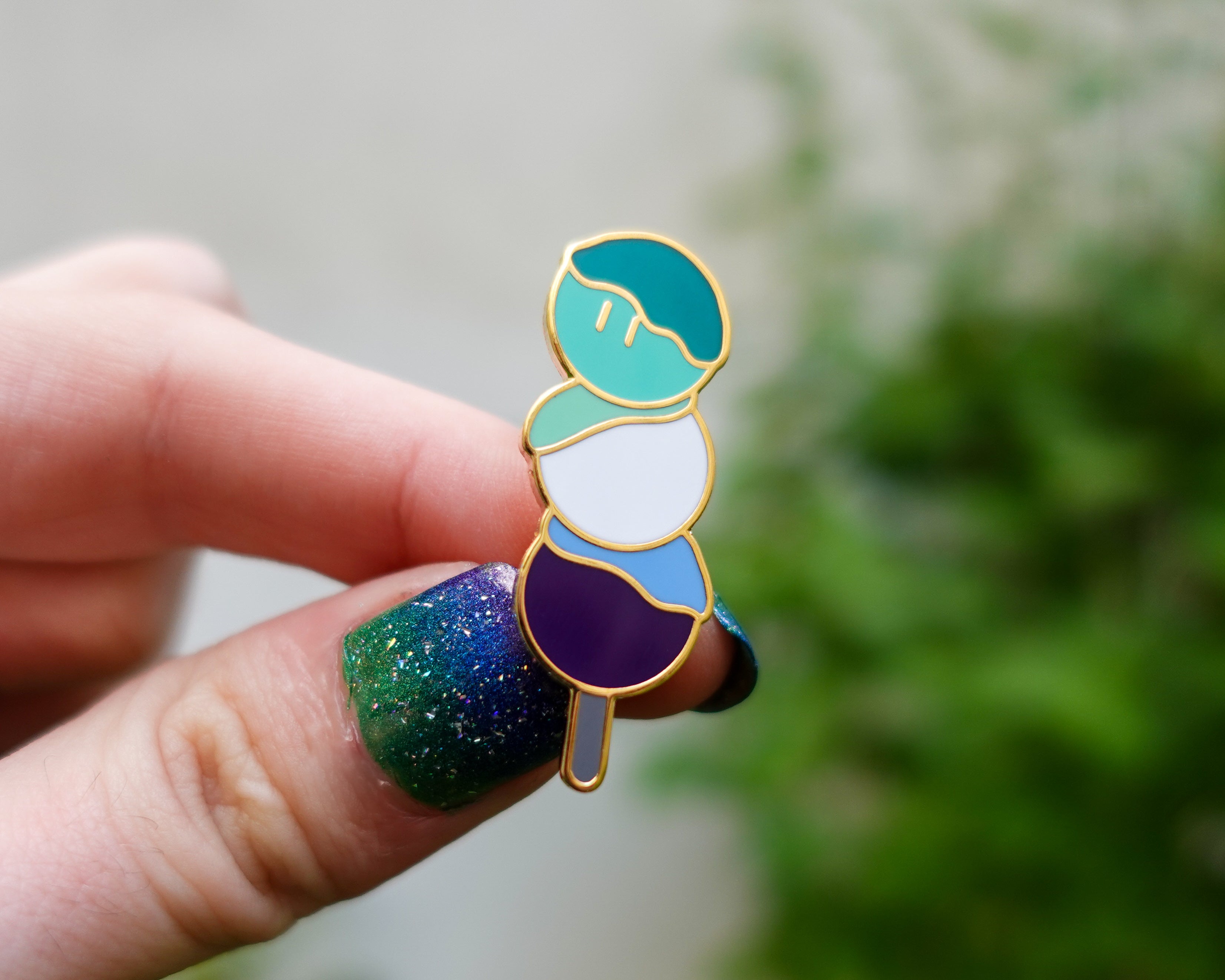 kabujiro-pride-dango-emaille-pin-mlm-40mm image 1