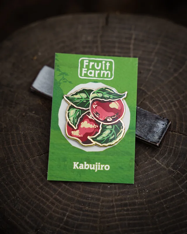 kabujiro-fruit-farm-emaille-pin-rote-pfel-43mm image 1