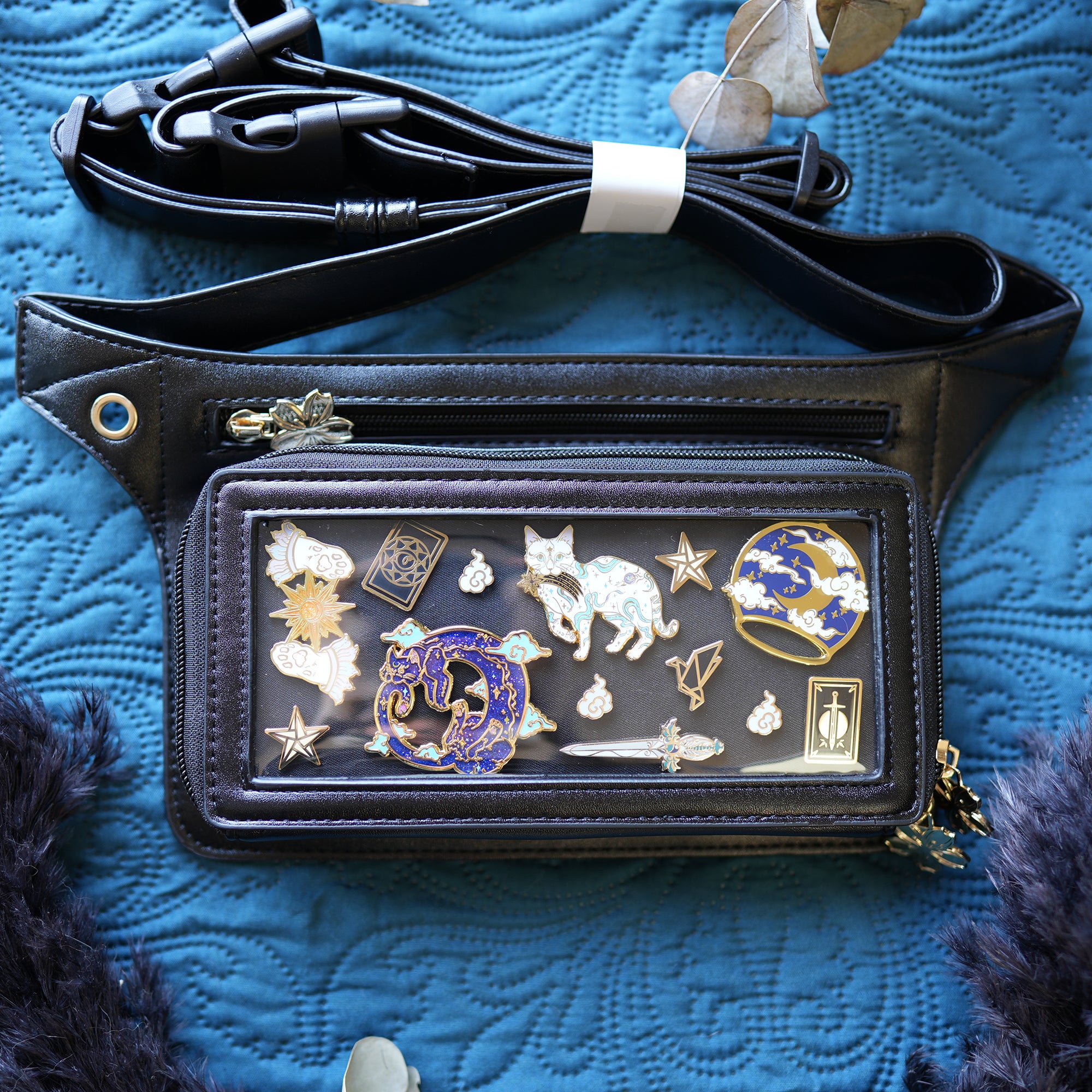katzenjammerpins-ita-bag-bauchtasche-schwarz-gro-es-fenster image 1
