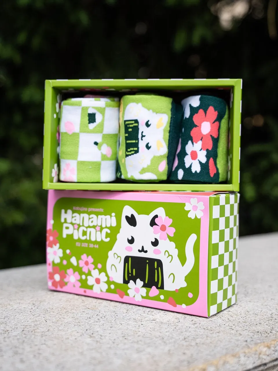 kabujiro-hanami-picnic-socken-geschenkbox-baumwolle-eu-37-43 image 1