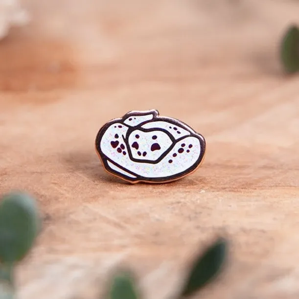 miamouz-sleepy-snake-emaille-pin-glitzer-wei-mini image 1