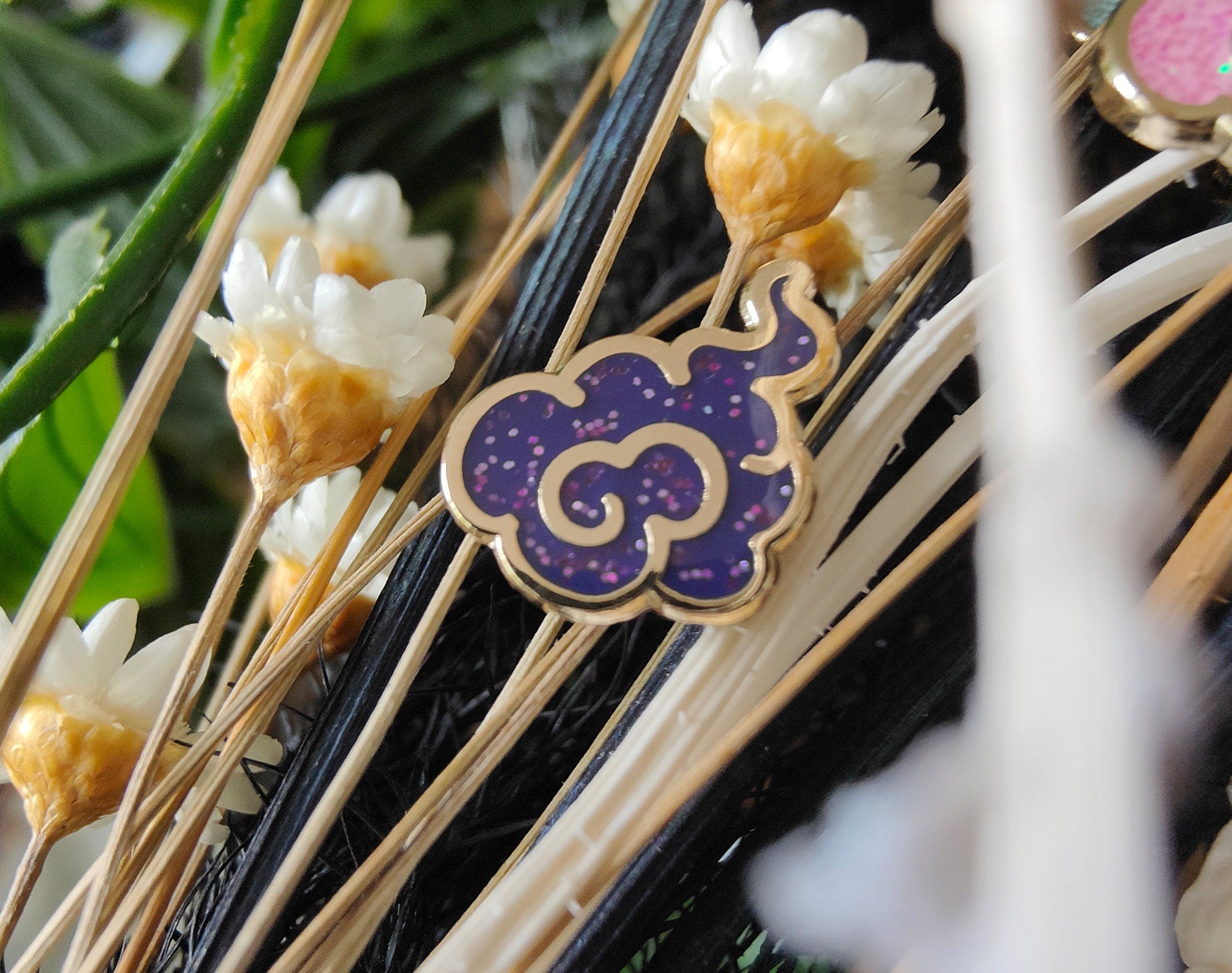 katzenjammerpins-glitter-cloud-minipin-white-lights-wei-gold image 2