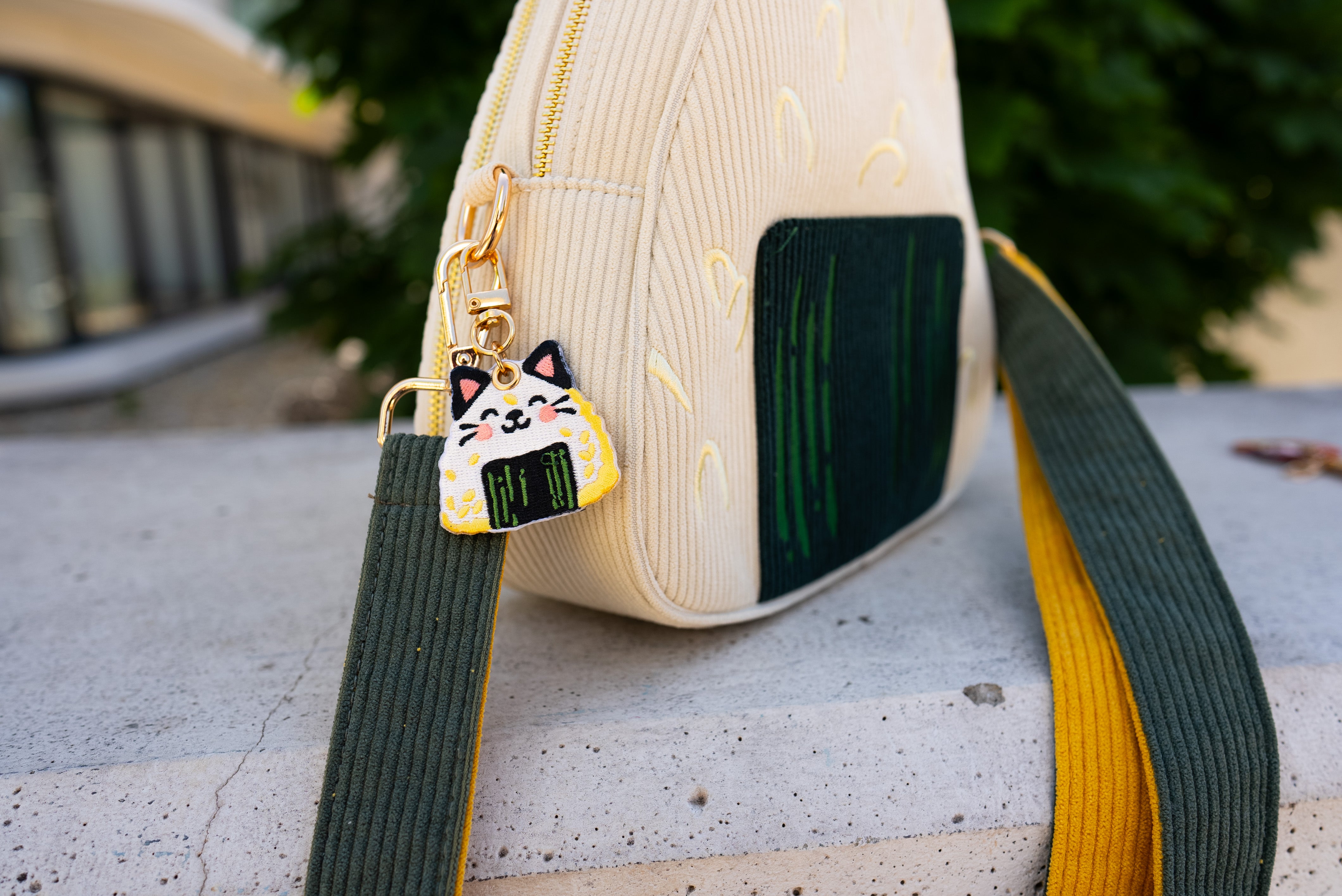 kabujiro-onigiri-cat-schl-sselanh-nger-bestickt-doppelseitig image 3