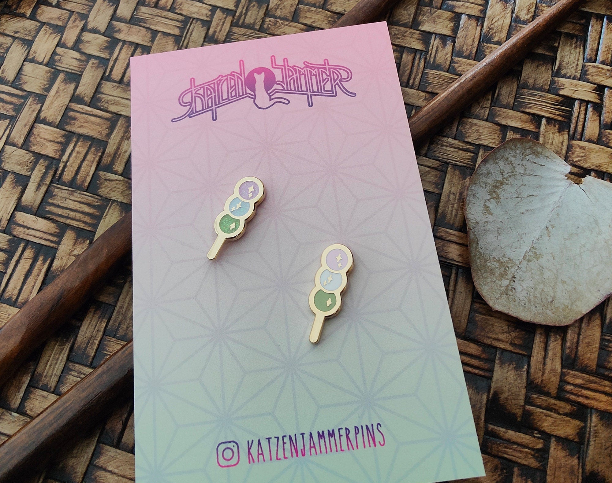 katzenjammerpins-hanami-dango-minipin-emaille-pin-standard image 2
