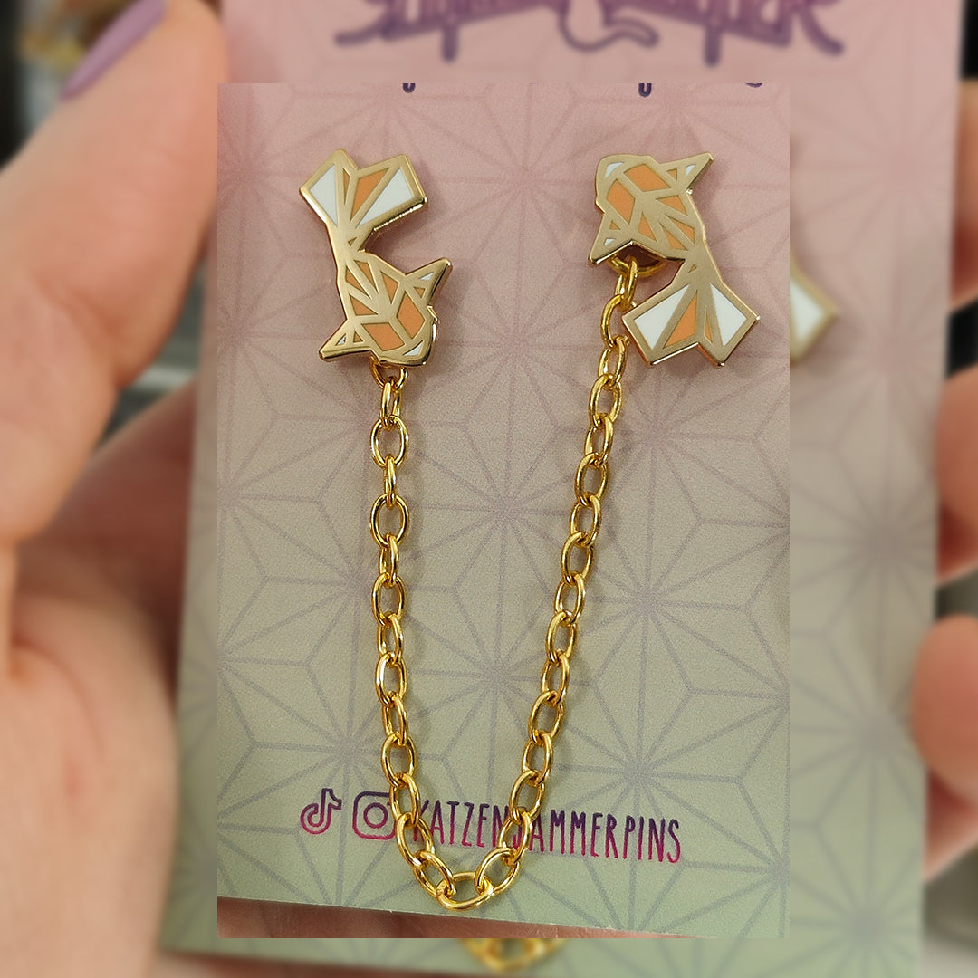 katzenjammerpins-origami-koi-minipin-emaille-pin-gold image 2