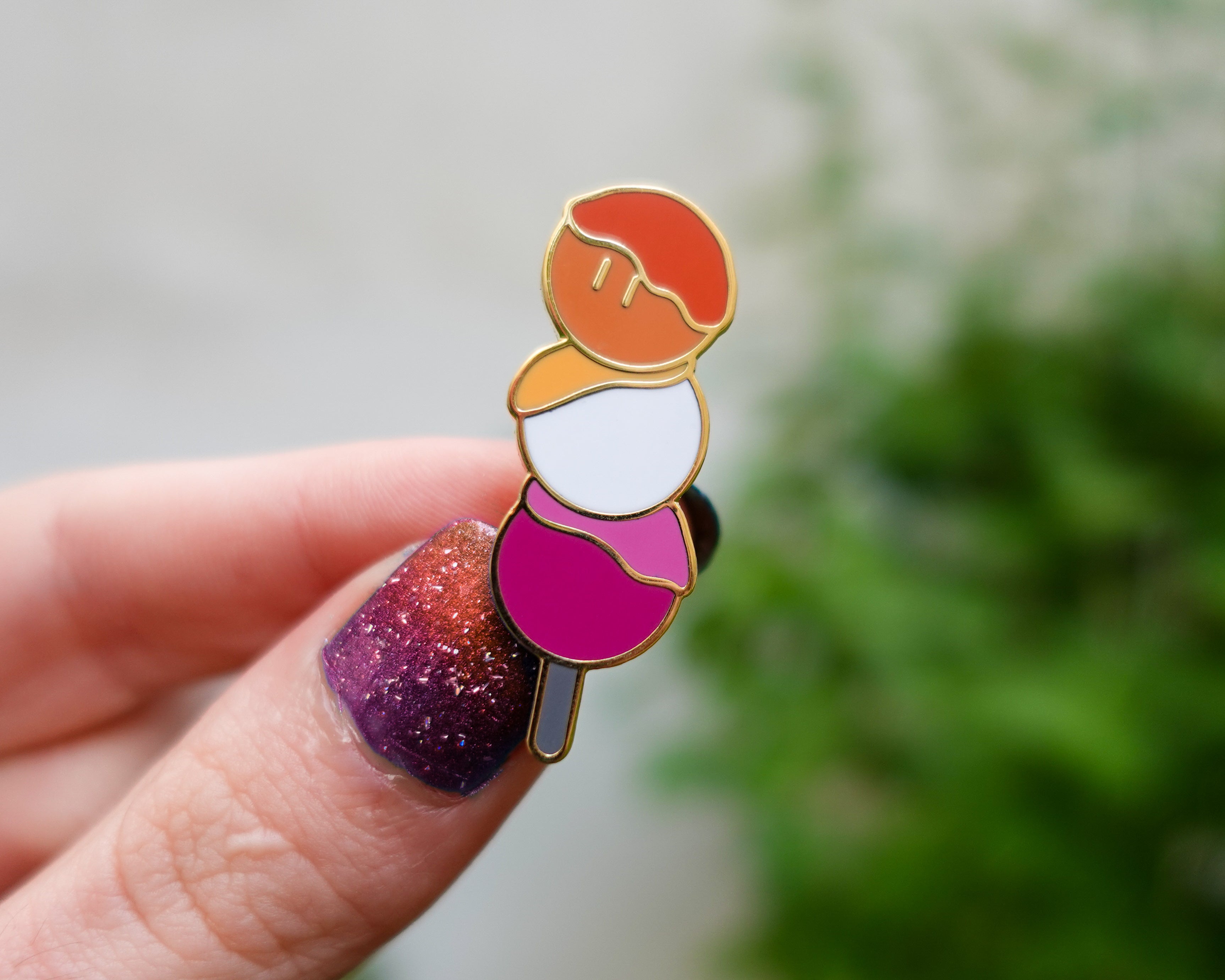 kabujiro-enamel-pins-pride-dango-emaille-pin-lesbian image 1
