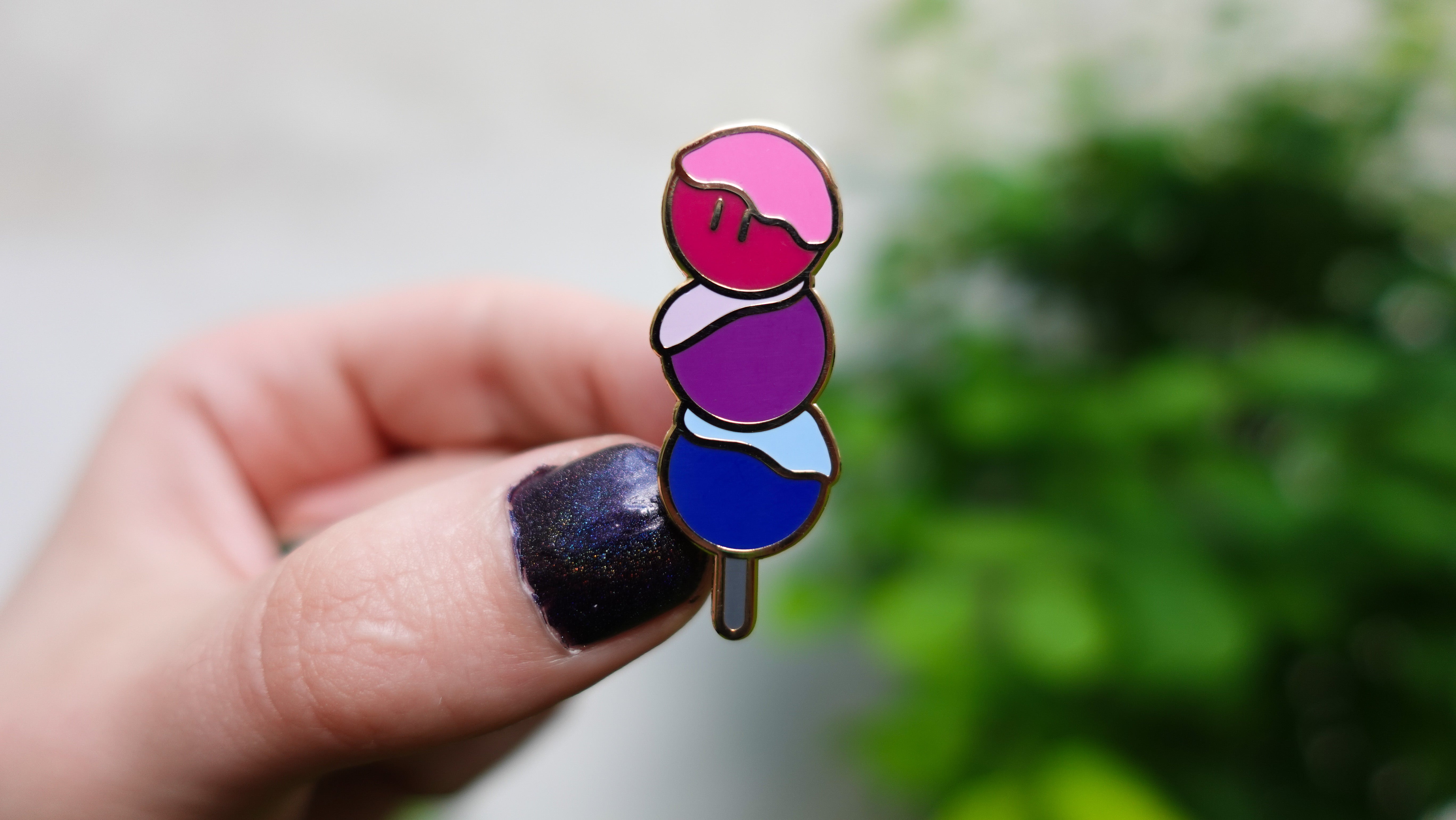 kabujiro-pride-dango-emaille-pin-bisexual-40mm-gold image 1