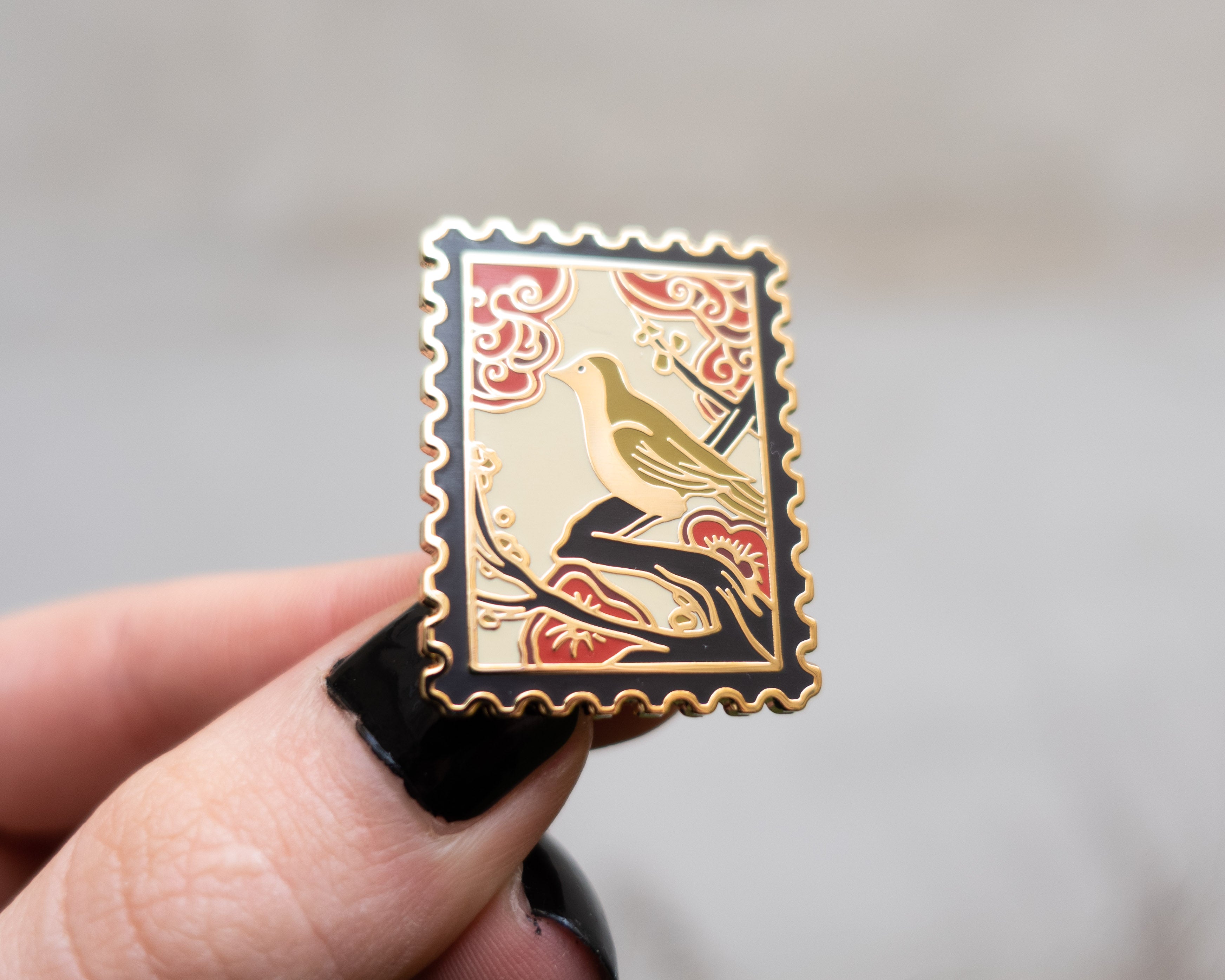 kabujiro-hanafuda-bush-warbler-emaille-pin-briefmarke-35mm image 2