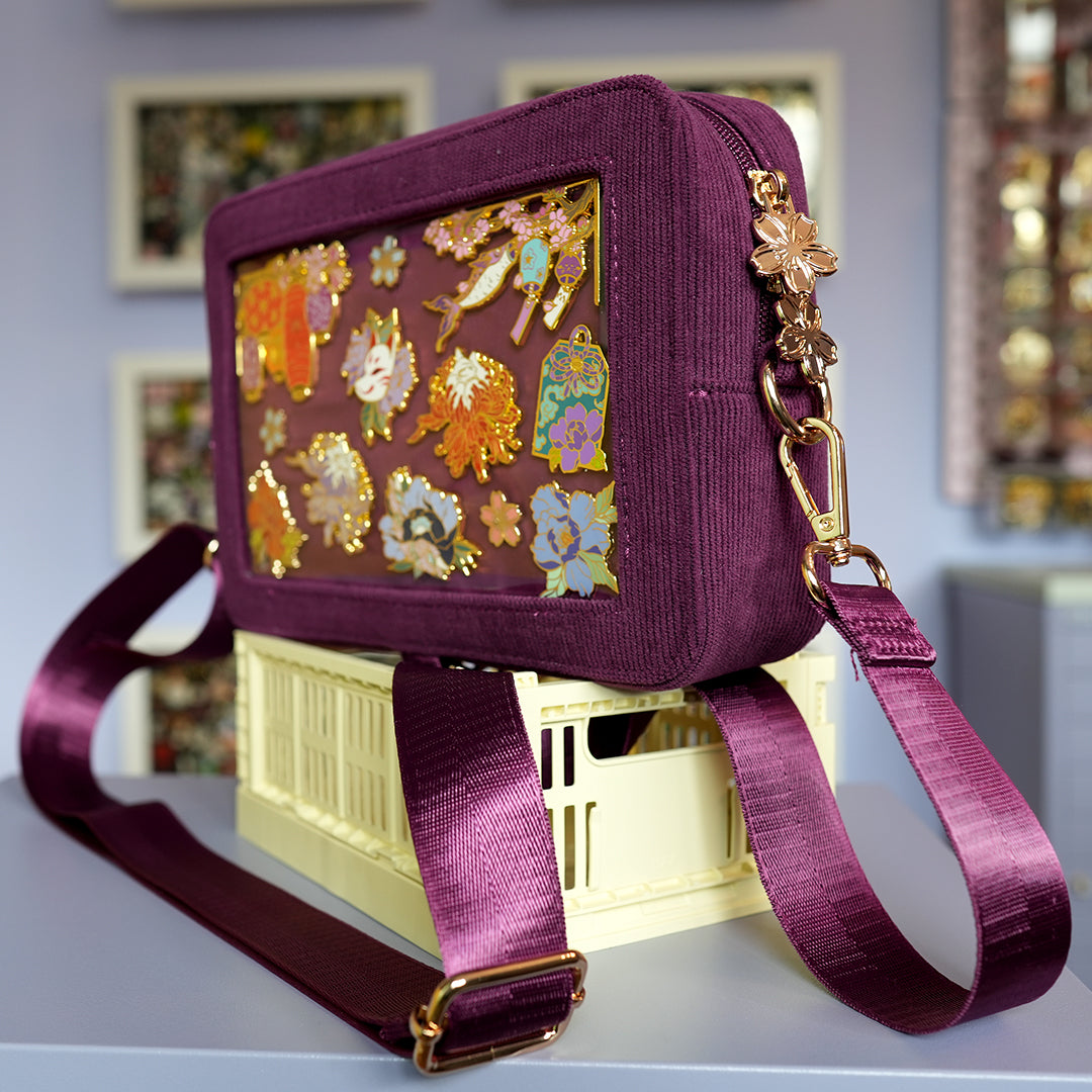 katzenjammerpins-ita-bag-rucksack-berry-fronttasche-gold image 7
