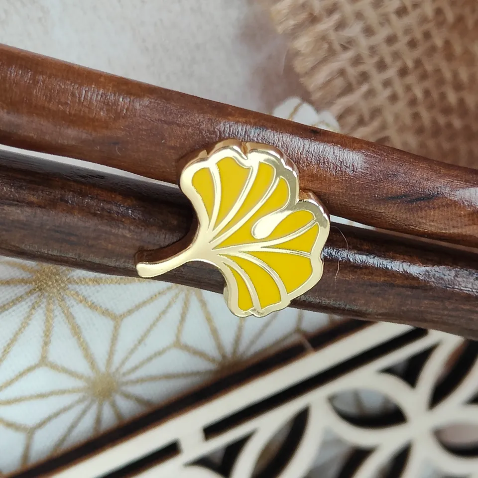 katzenjammerpins-ginkgo-mini-b-emaille-pin-standard-1-4-cm image 1