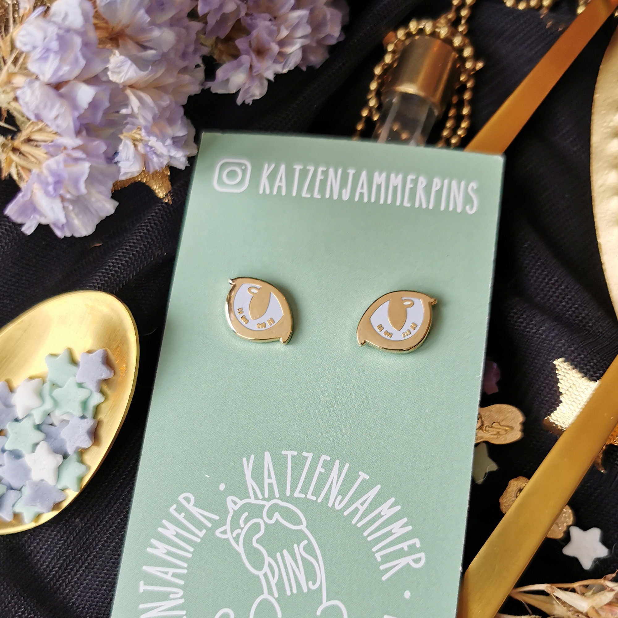 katzenjammerpins-cat-eyes-arktis-mp241-19-pin-hellblau image 2
