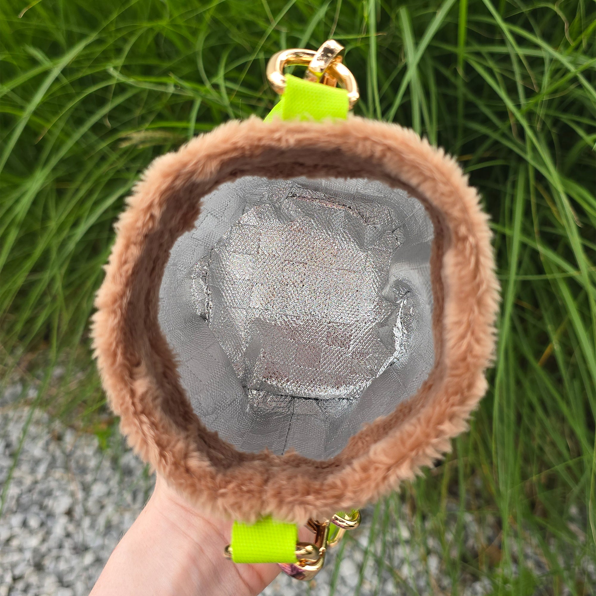 katzenjammerpins-mossy-cottage-cupholder-getr-nkehalter-gold image 4