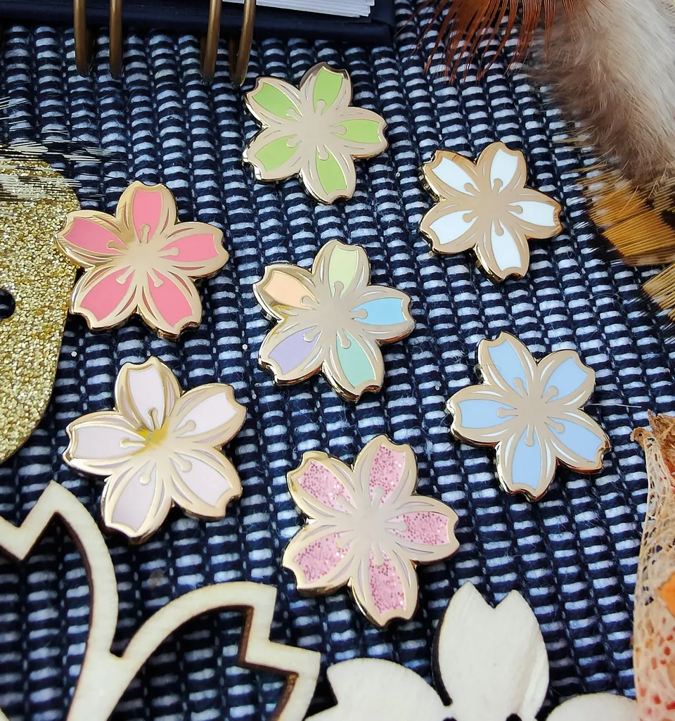 katzenjammerpins-sakura-mini-pin-rosa-kirschbl-te-gold image 1