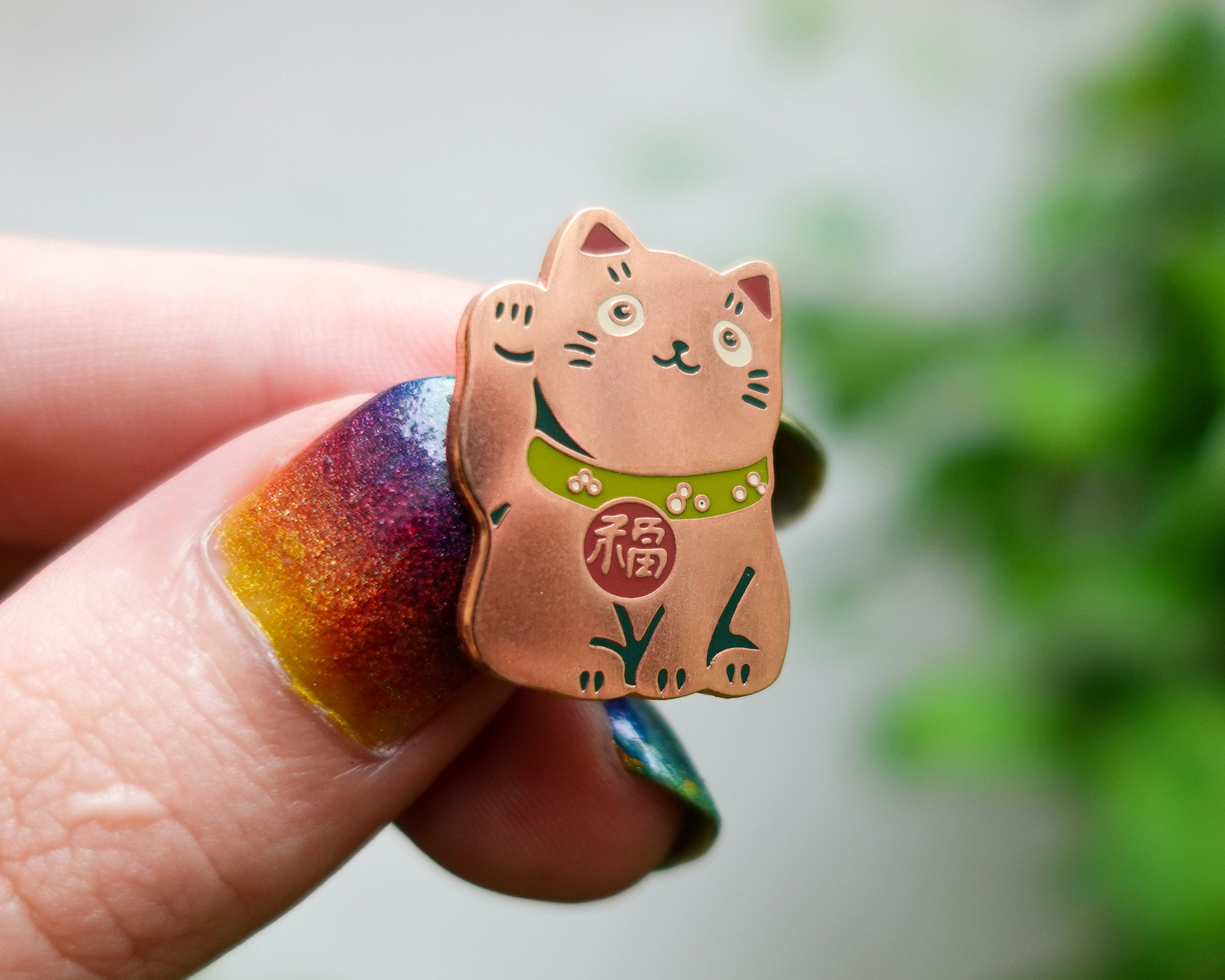 kabujiro-lucky-cat-enamel-pin-25mm-gold-gl-ckskatze image 3