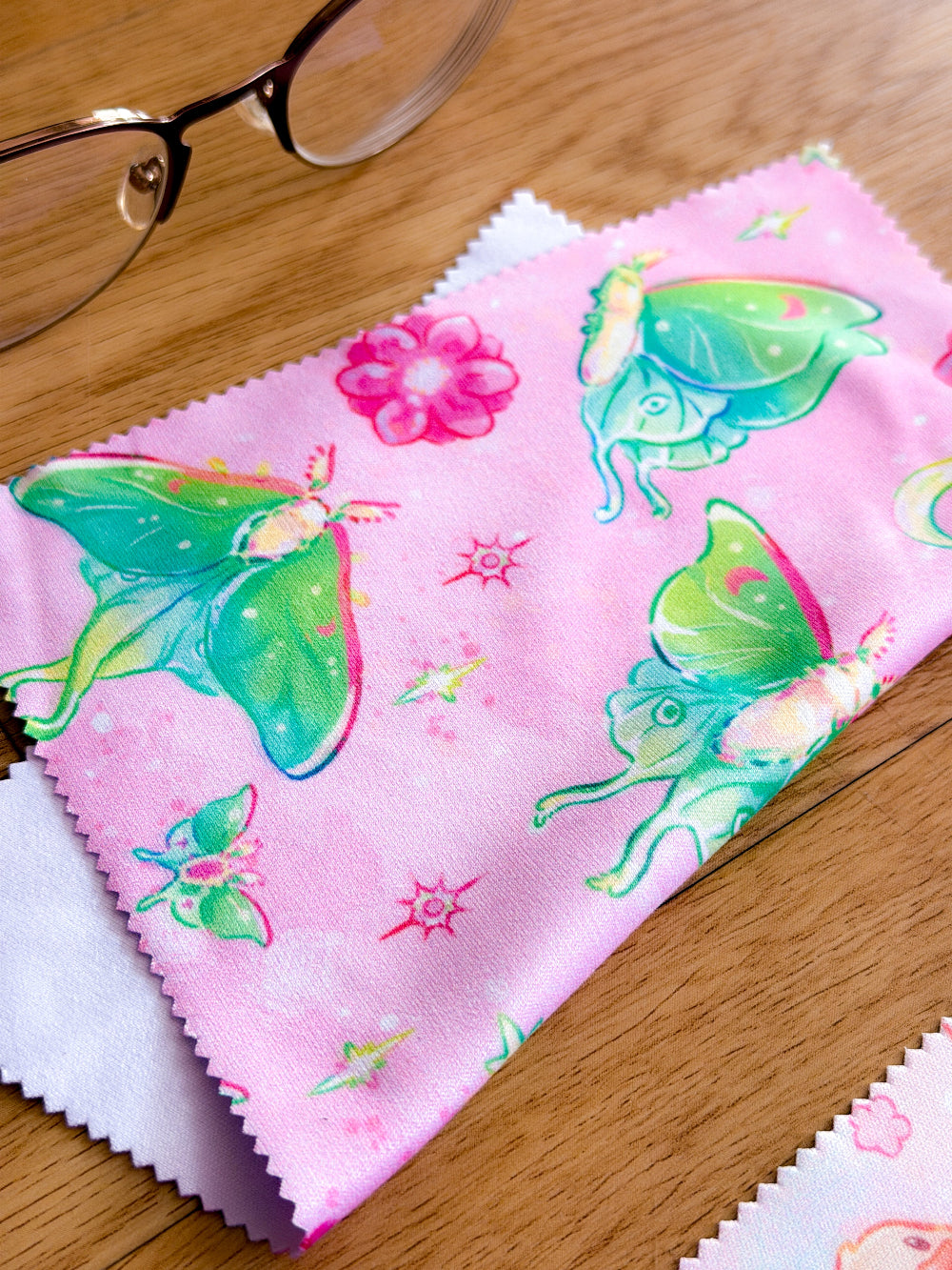 miamouz-luna-moth-mikrofasertuch-brille-15x18-cm-motte image 1